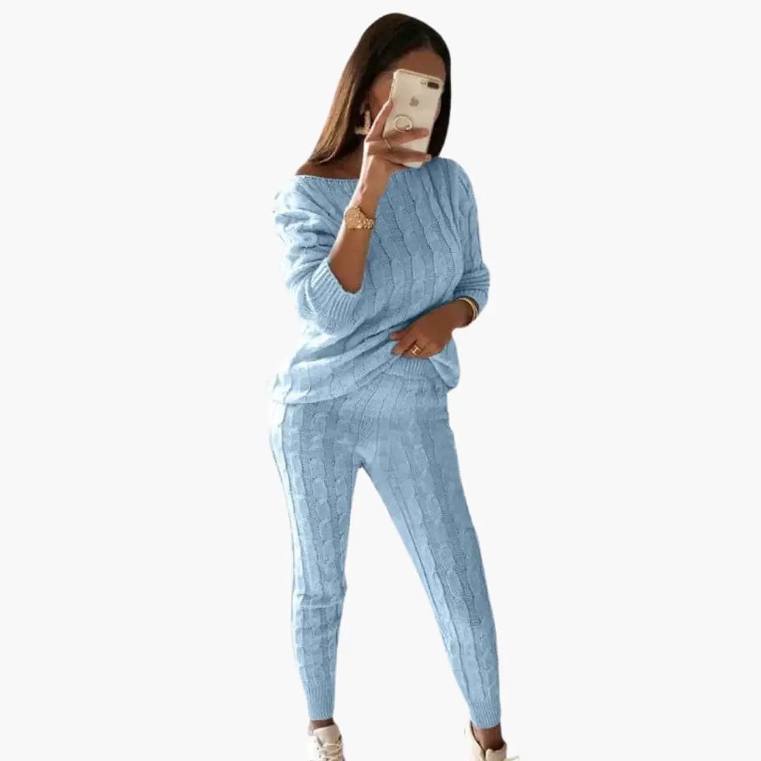 Women's knitting set, blue cable-knit two-piece with long sleeves and elastic waistband.