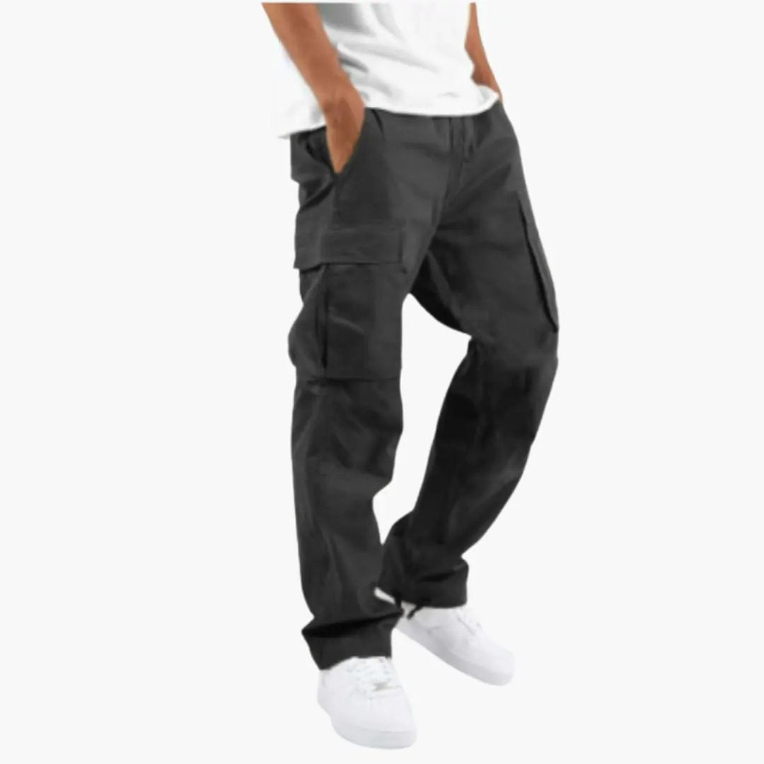 Men’s cargo pants with wide legs and pockets in black