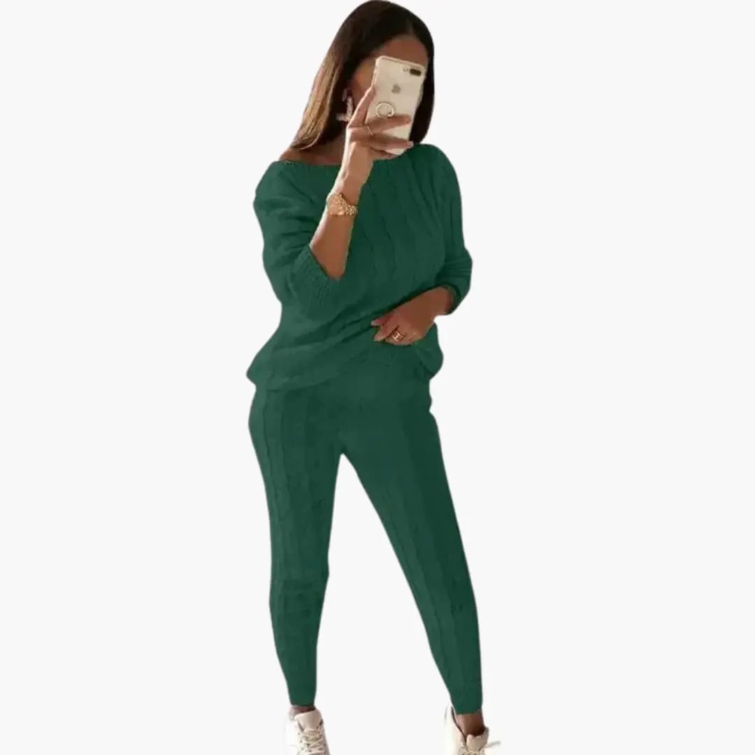 Women's knitted two-piece set in green with long sleeves and elastic waistband.