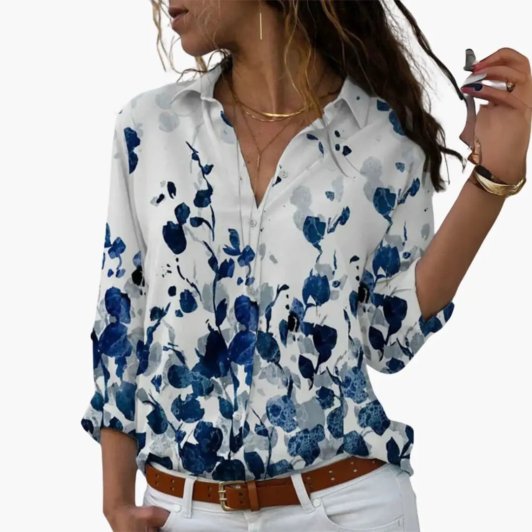Flowy women's blouse with loose fit in white and blue floral print