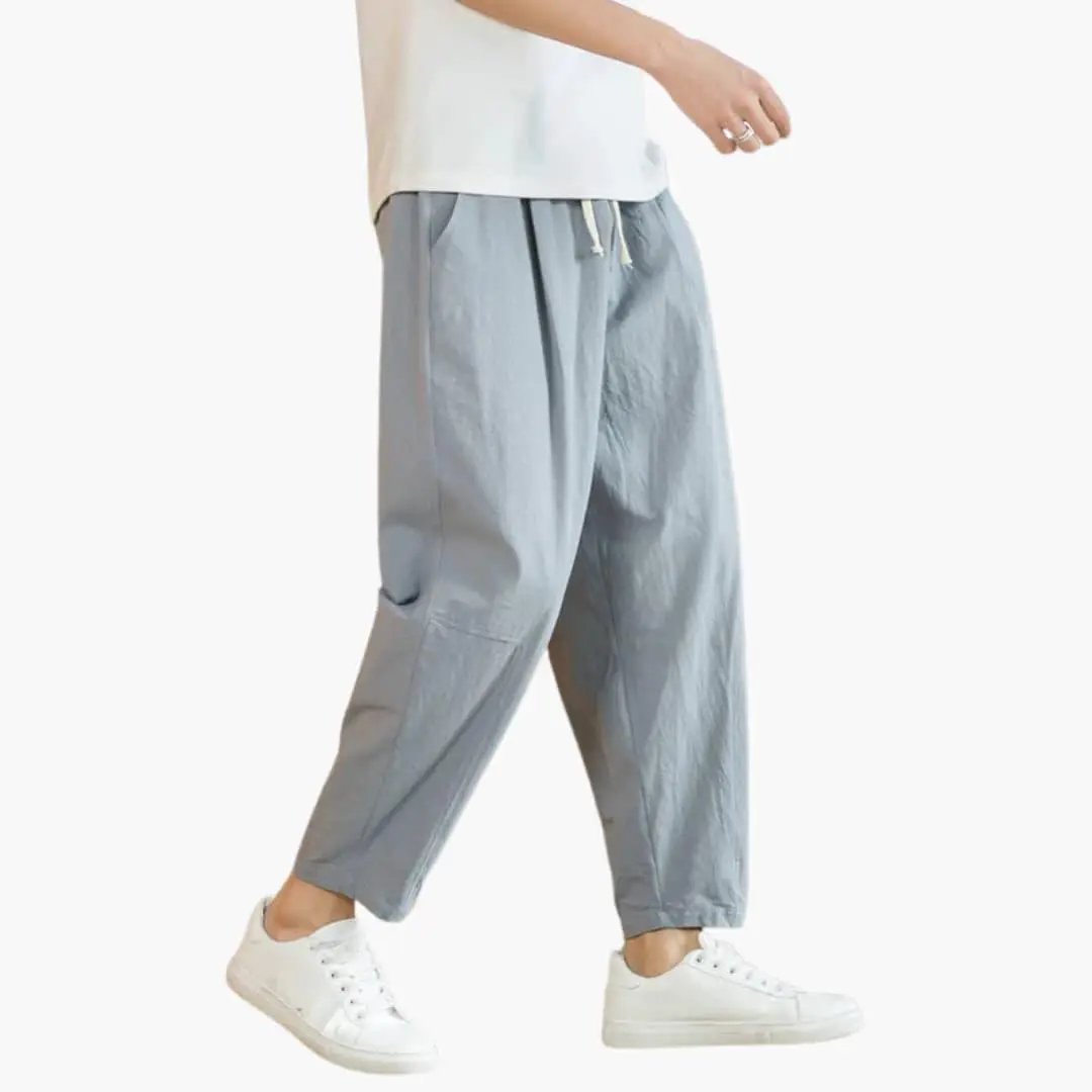 Comfortable pants for men, light gray drawstring leisure trousers with relaxed fit