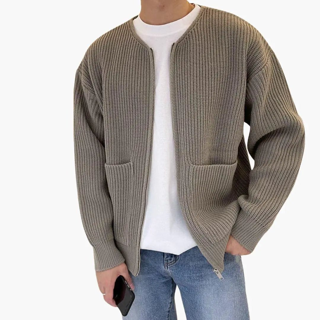 Men's taupe cardigan with zip, ribbed knit and front pockets, worn over a white T-shirt.