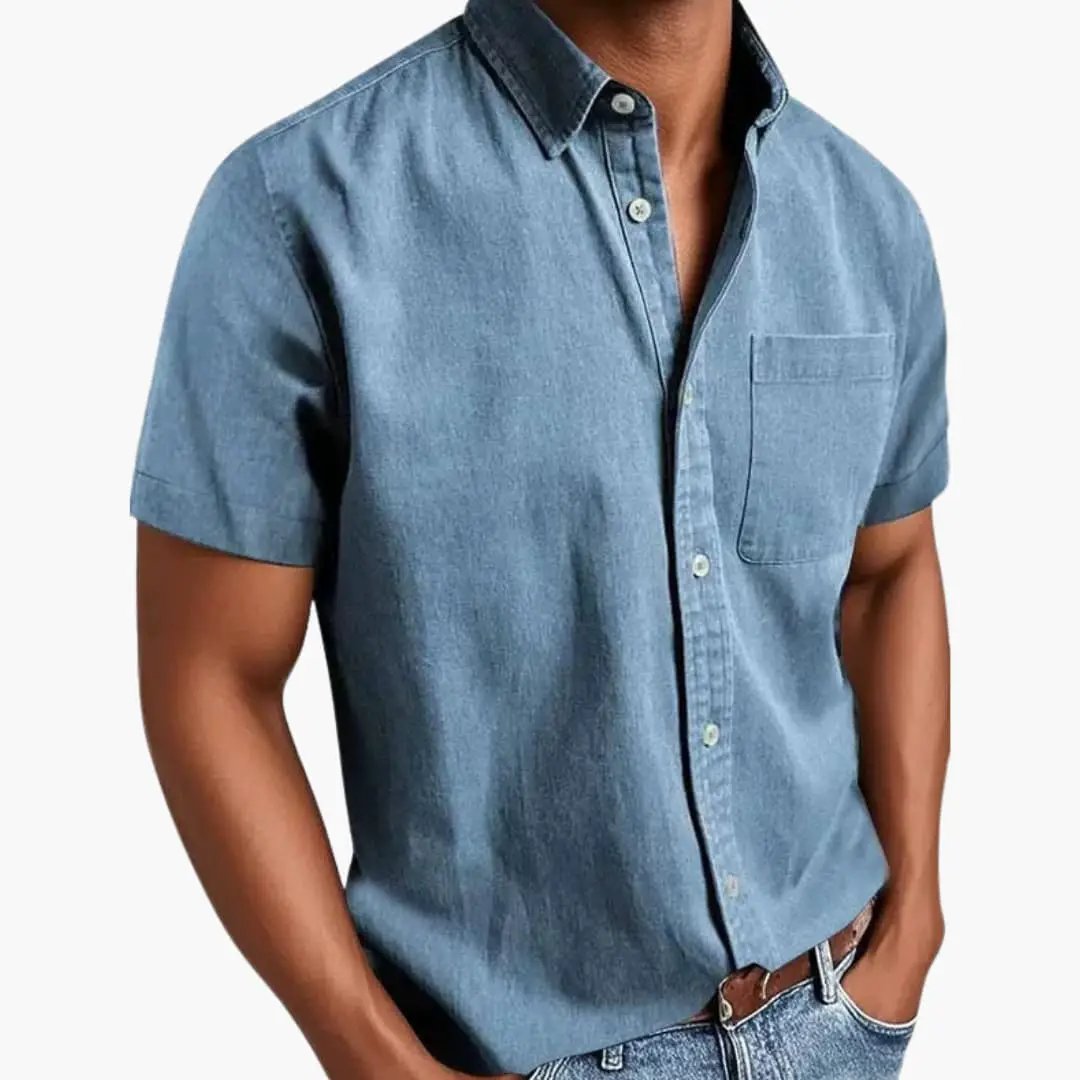 Wilfred Smith men's short-sleeve shirt with chest pocket in light blue