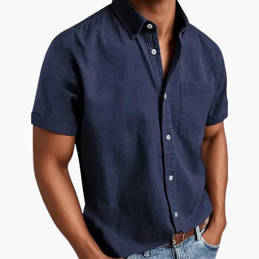 Men's short-sleeve shirt with chest pocket, navy, tailored fit