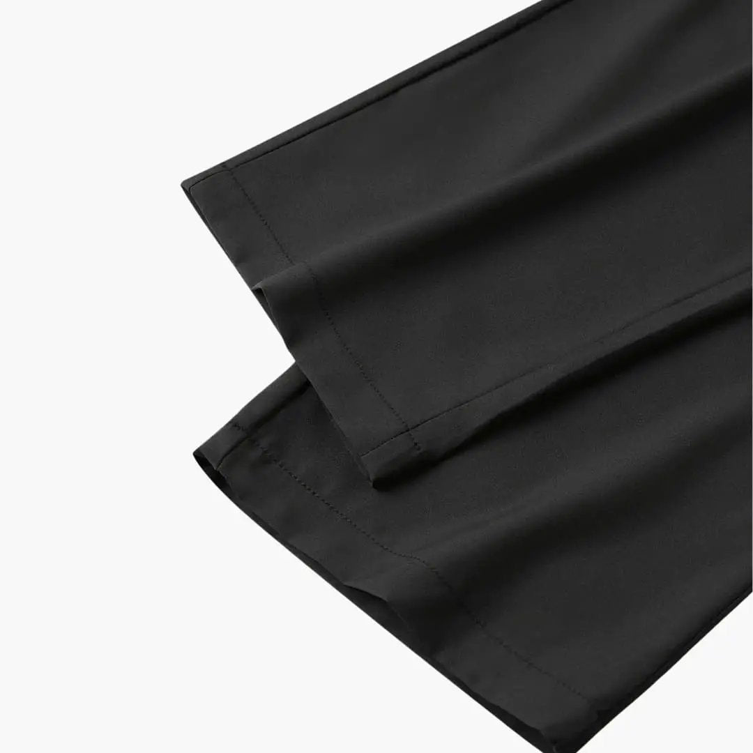 Men’s joggers in black with straight legs and cuffed hems