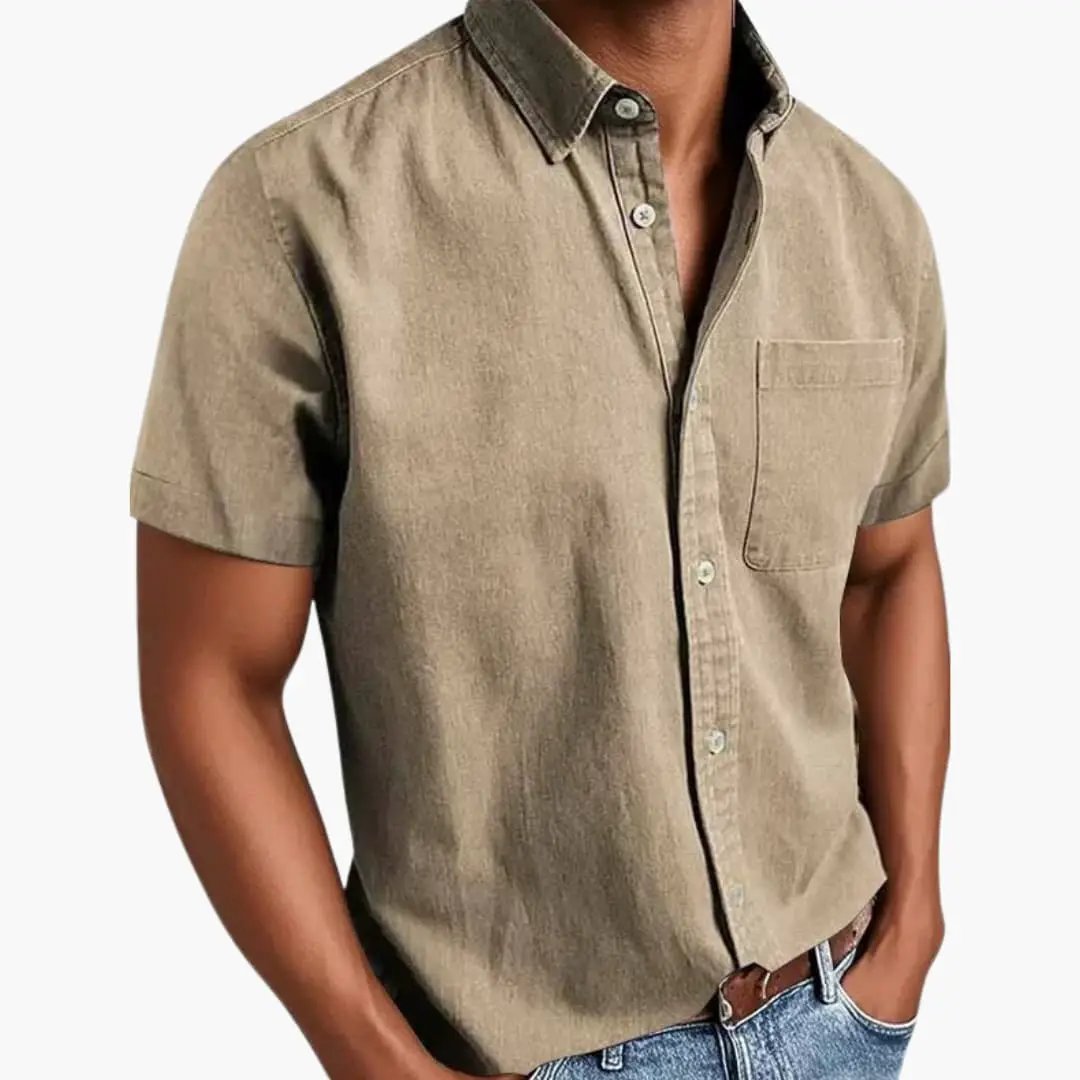 Men's short-sleeve shirt with chest pocket in tan, Wilfred Smith, tailored fit for warm weather