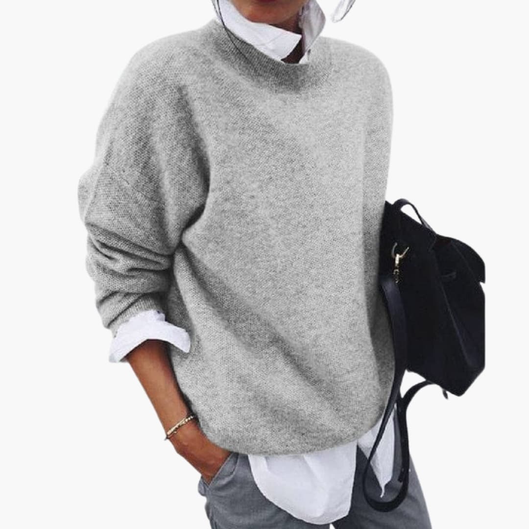 Women's round-neck gray knit sweater, oversized with long sleeves.
