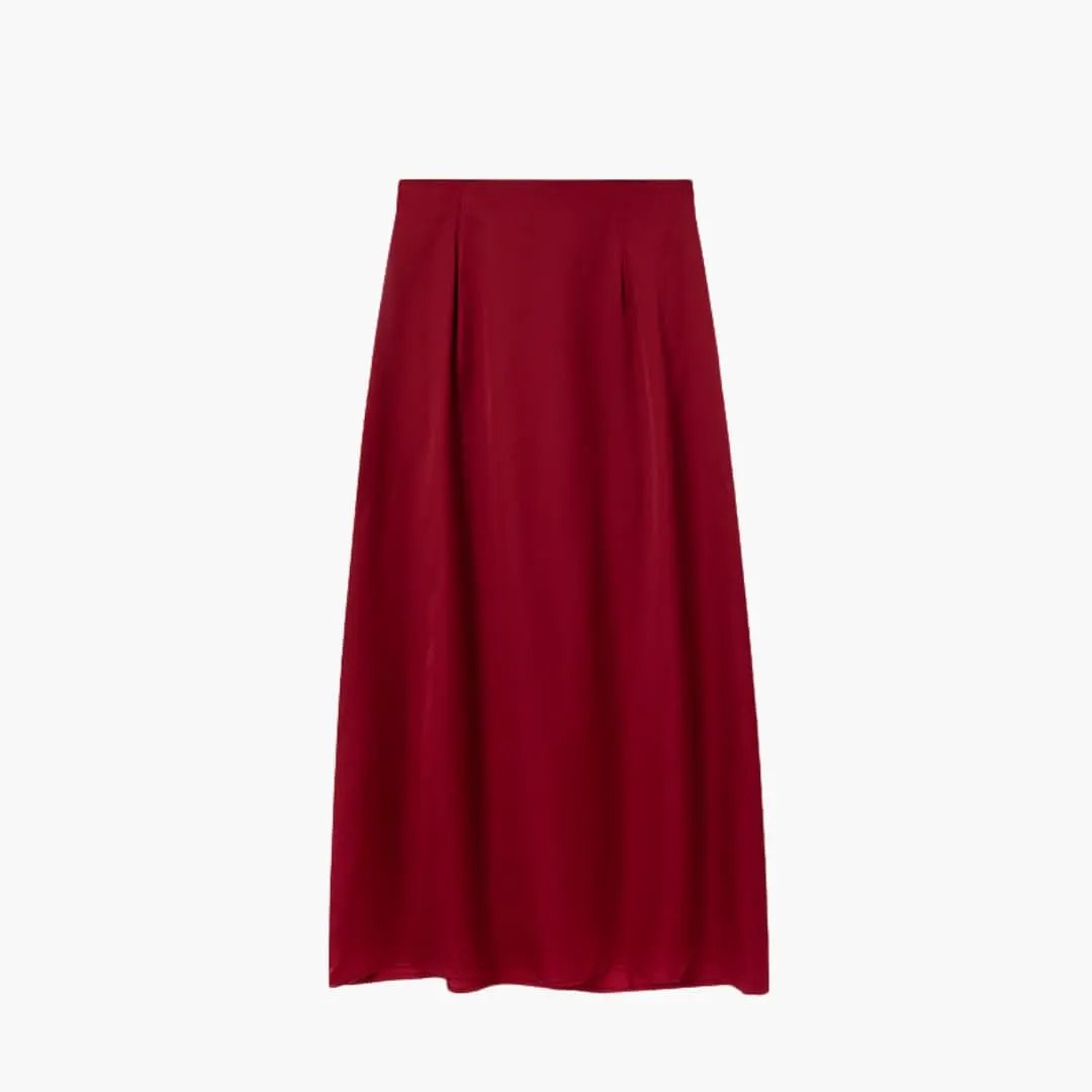 Women's maxi skirt with high waist in burgundy satin finish.