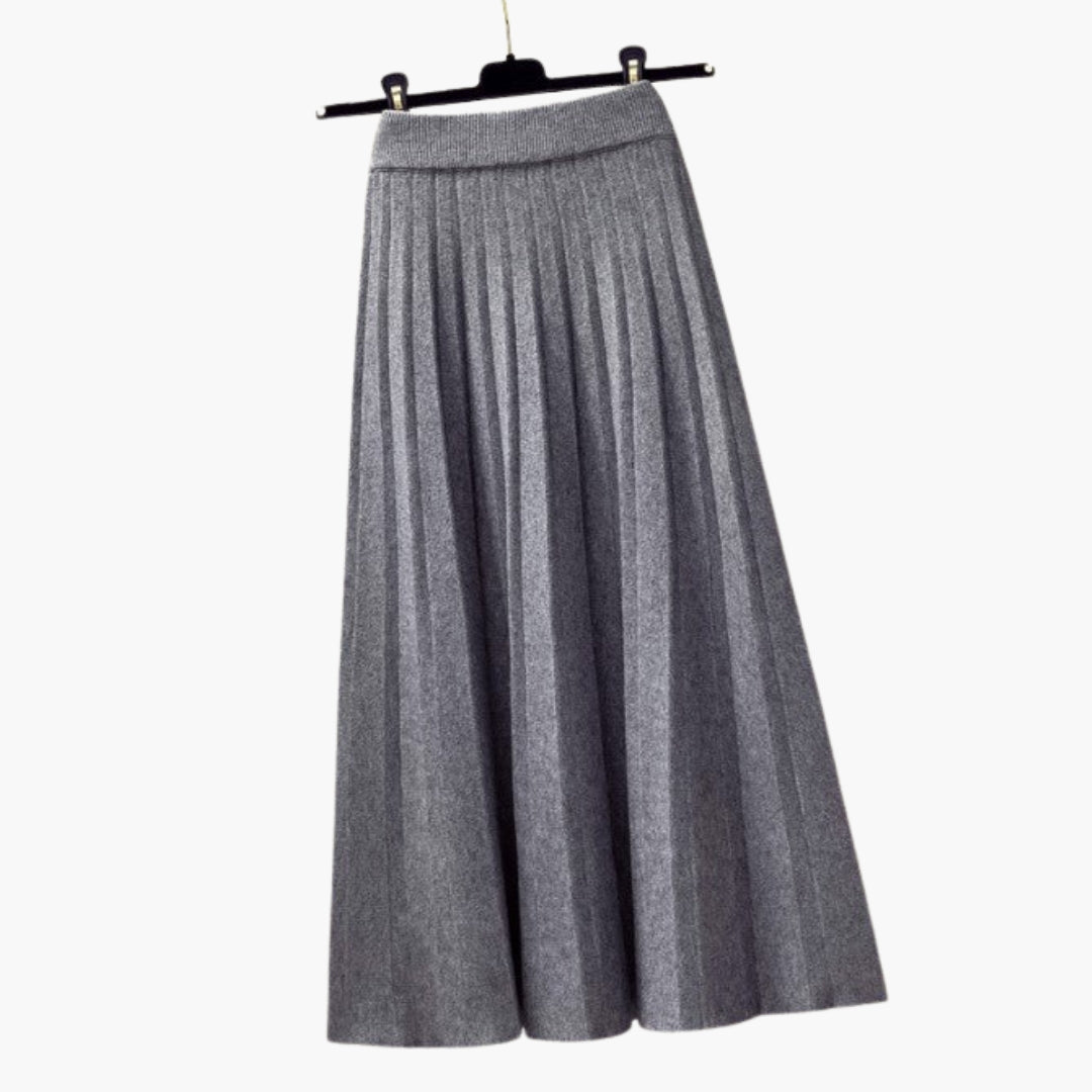Women's pleated maxi skirt with elastic waistband in gray ribbed fabric by Wilfred Smith