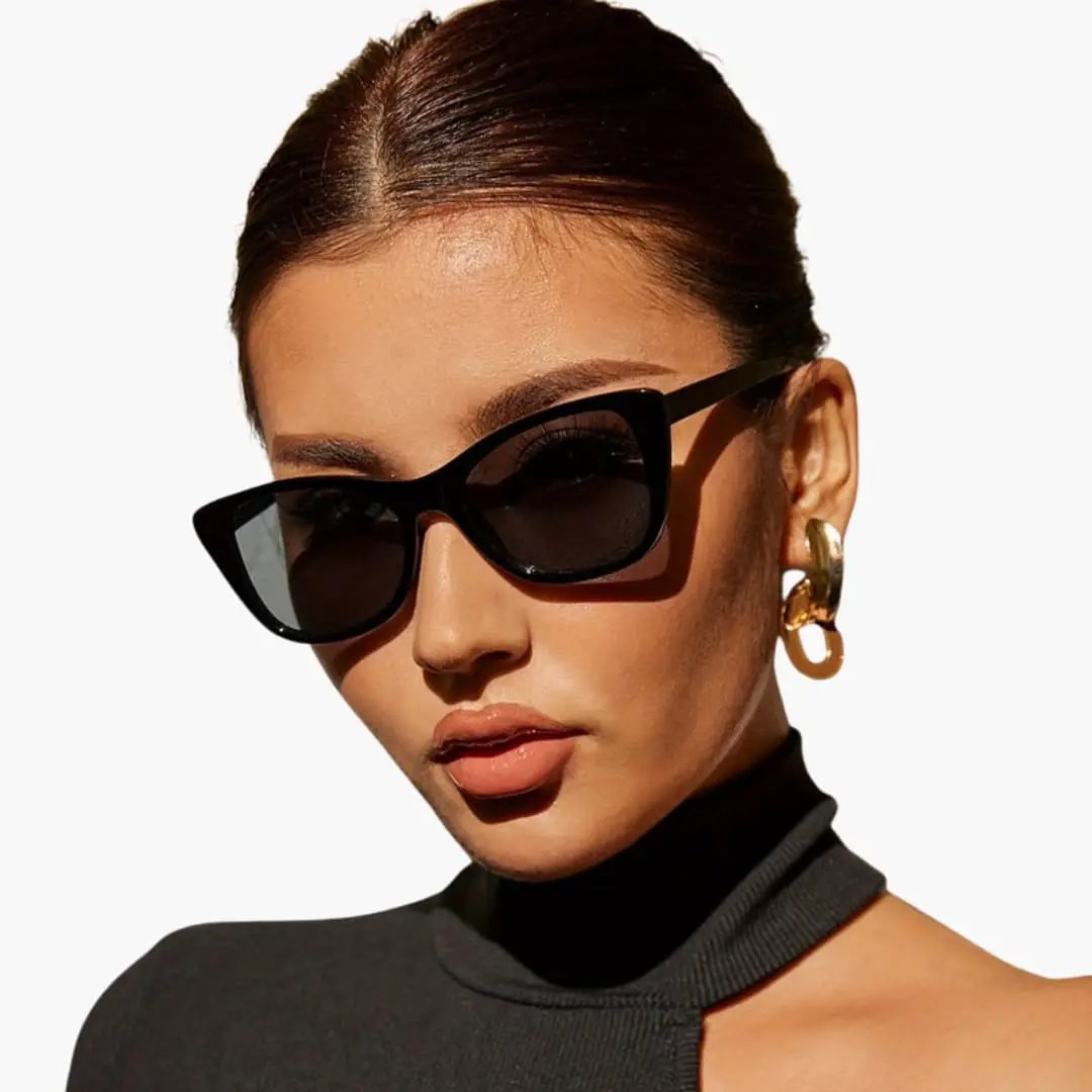 Women’s cat-eye sunglasses in black frame with UV400 lenses